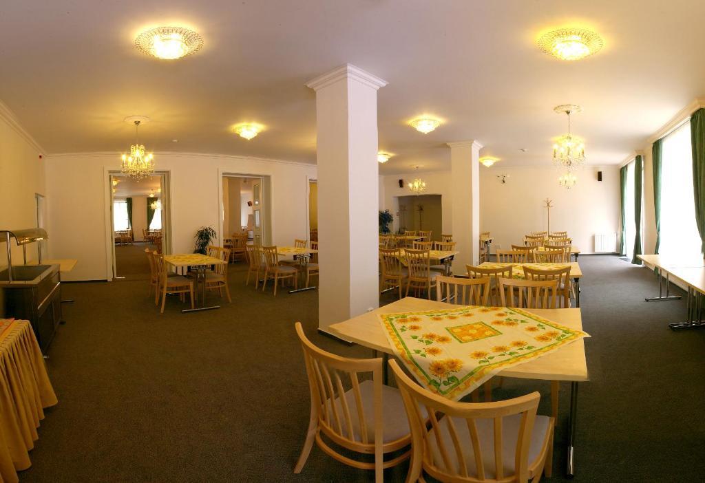 Zamecky Hotel Lednice Bagian luar foto