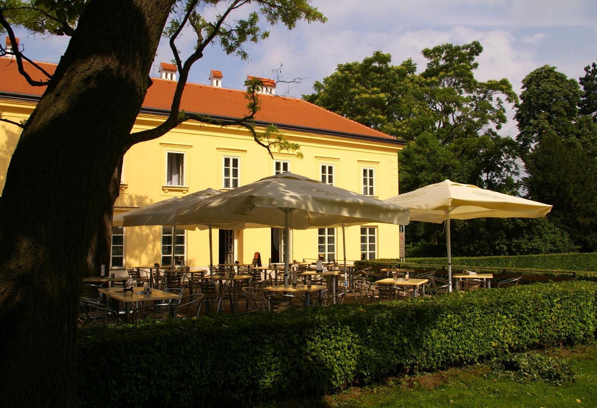 Zamecky Hotel Lednice Bagian luar foto