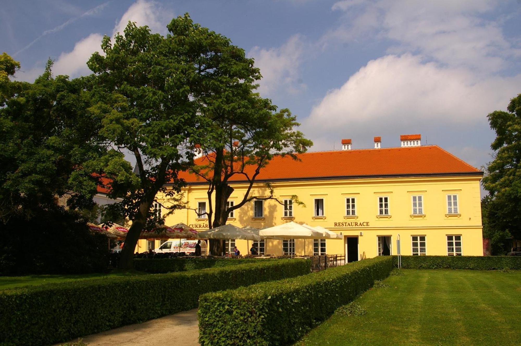 Zamecky Hotel Lednice Bagian luar foto
