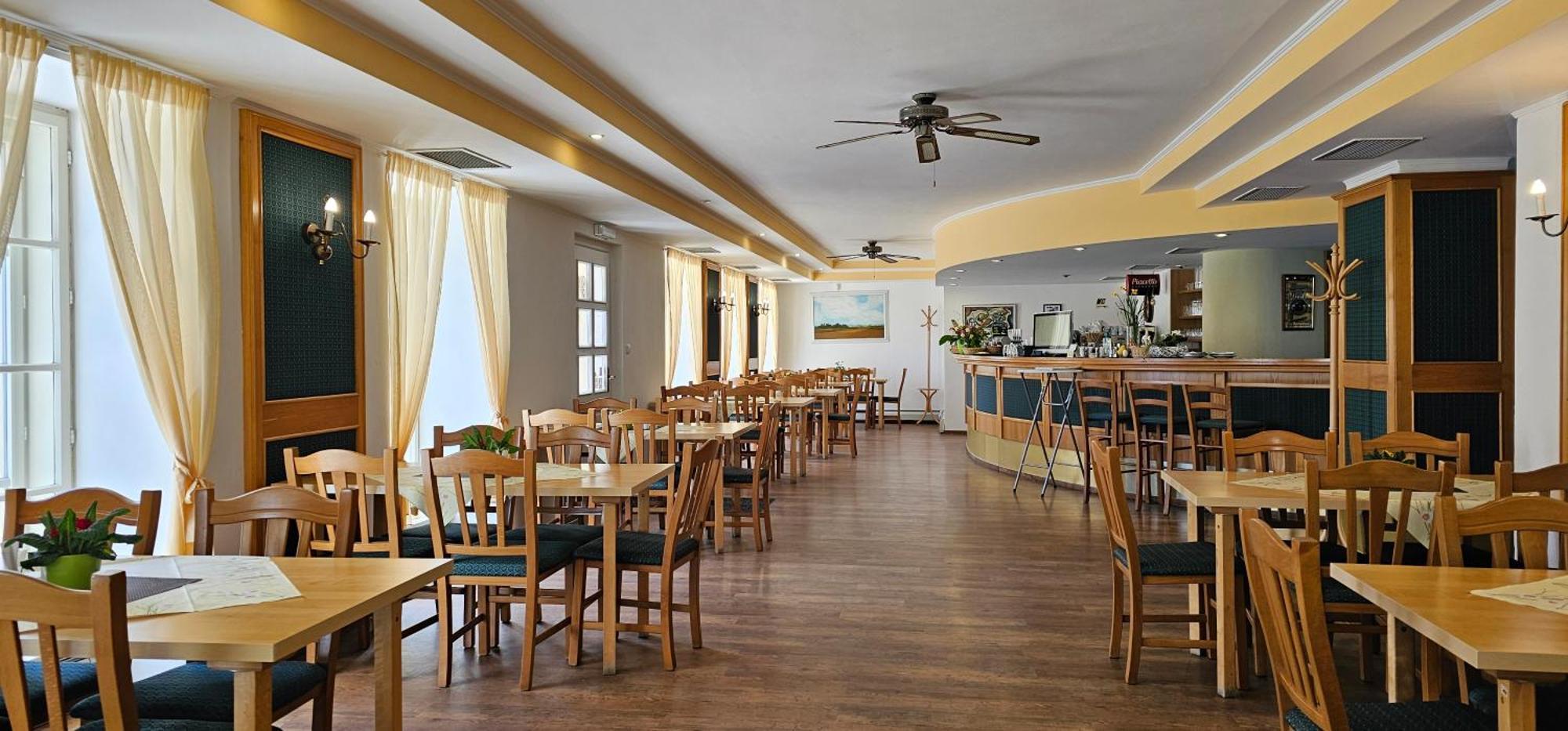 Zamecky Hotel Lednice Bagian luar foto
